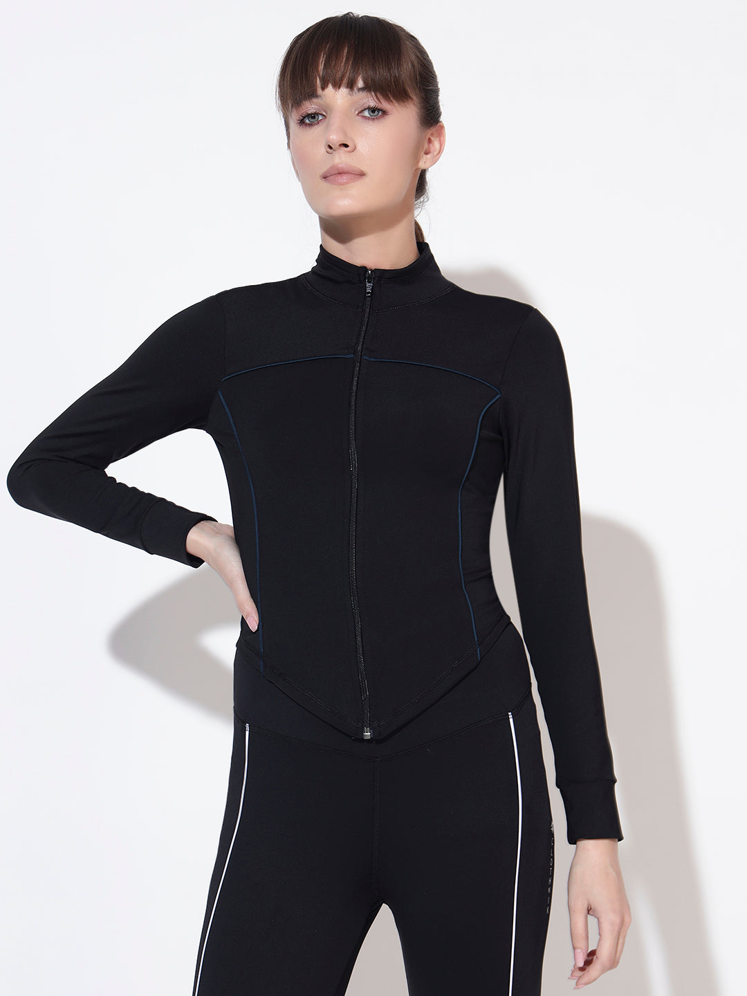 Women Colourblocked Lightweight Training or Gym Sporty Jacket